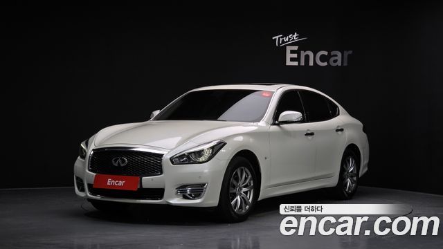 Infiniti Q70 2019