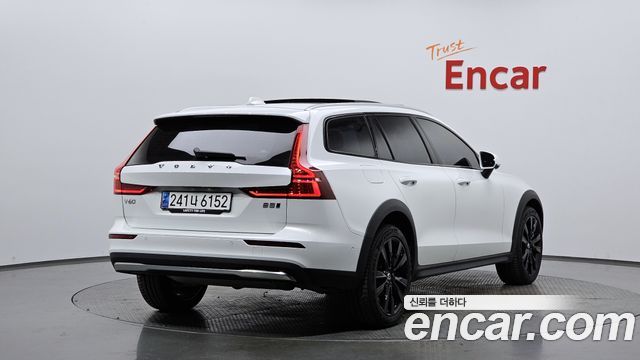 Volvo V60 2023
