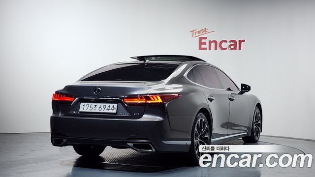Lexus LS 2022