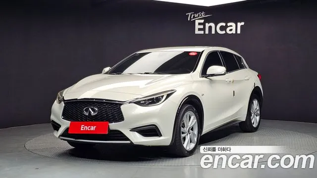 Infiniti Q30 2019