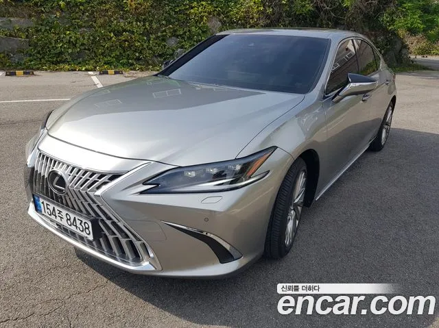 Lexus ES 300h 2025