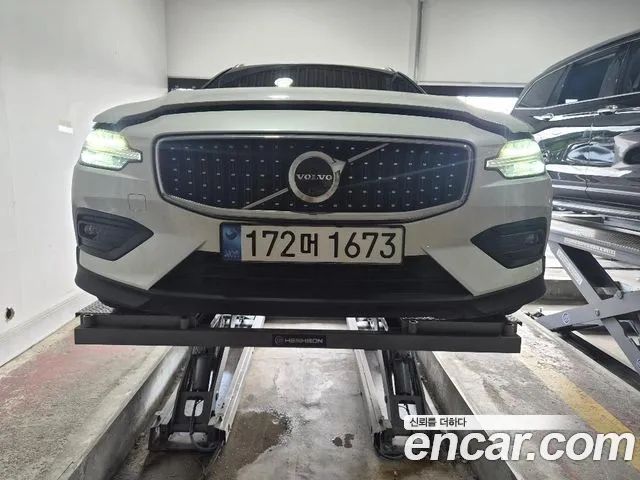 Volvo V60 Cross Country 2023
