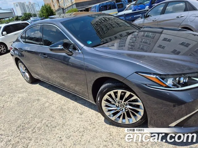 Lexus ES 300h 2023