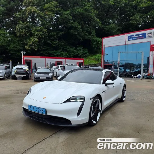 Porsche Taycan 2022
