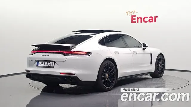 Porsche Panamera 2021