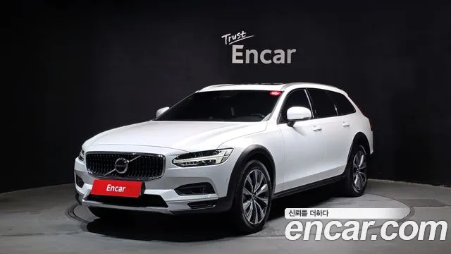 Volvo V90 Cross Country 2023