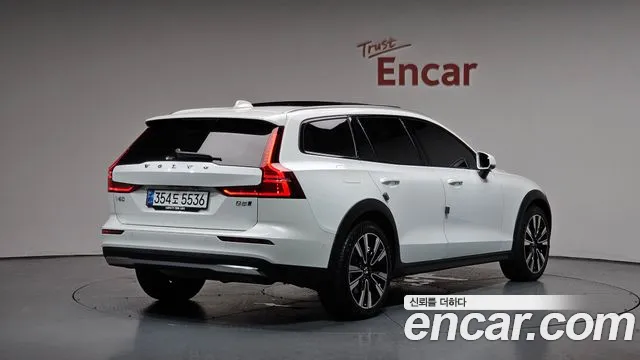 Volvo V60 Cross Country 2024