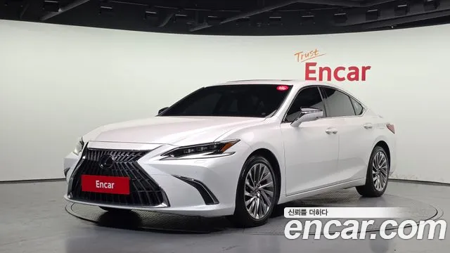 Lexus ES 300h 2024