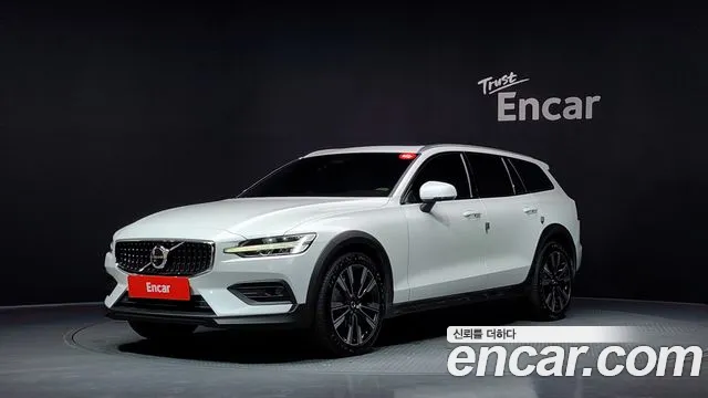 Volvo V60 Cross Country 2023