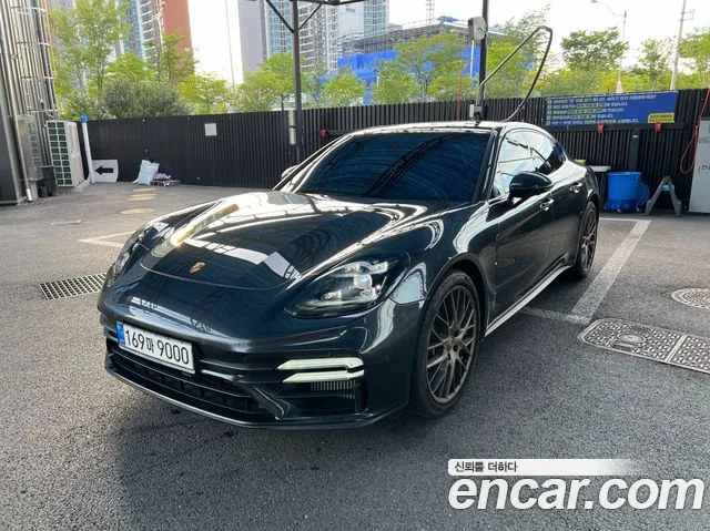 Porsche Panamera 2021