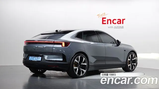 Polestar 4 2025