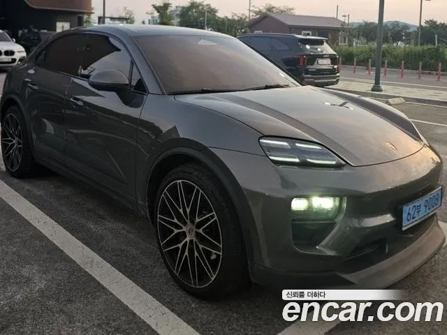 Porsche Macan 2025