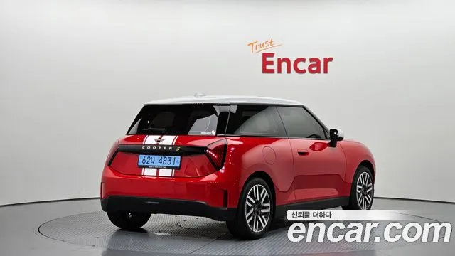 Mini Hatch 2026