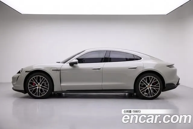 Porsche Taycan 2021