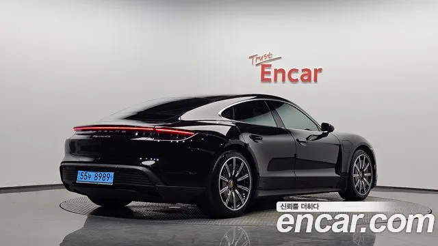 Porsche Taycan 2021
