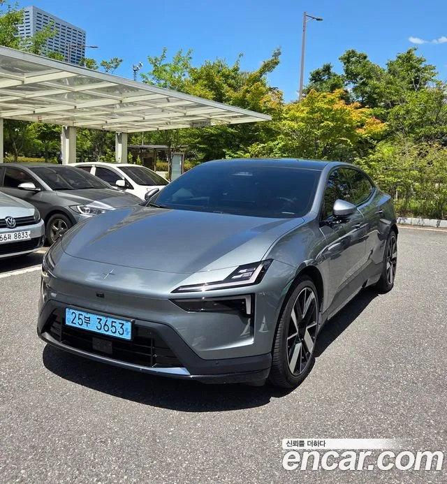 Polestar 4 2025