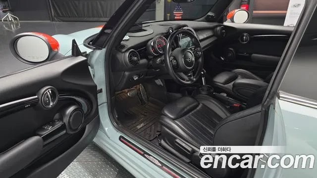 Mini Hatch 2019