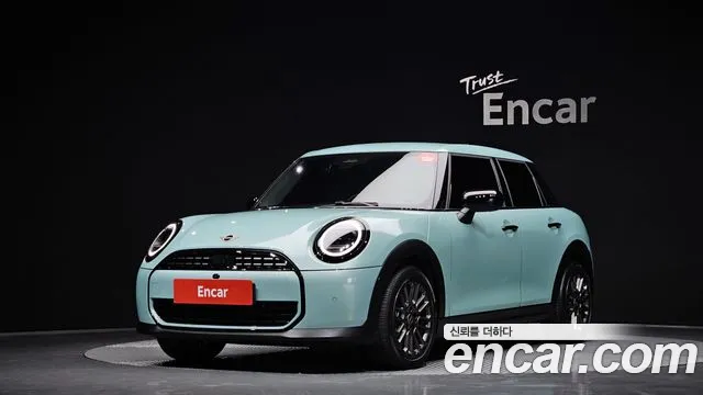 Mini Hatch 2025