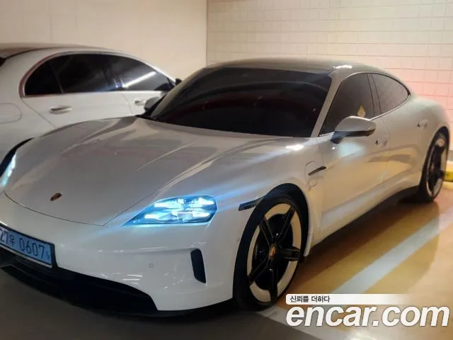 Porsche Taycan 2025