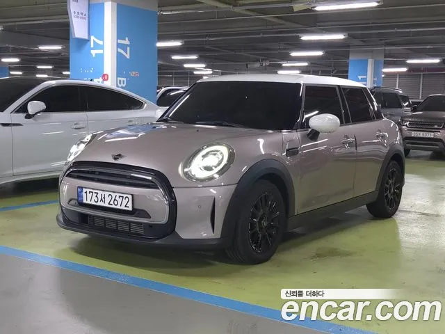 Mini Hatch 2023
