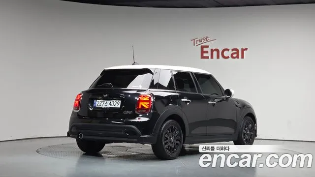 Mini Hatch 2024