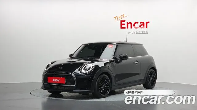 Mini Hatch 2023