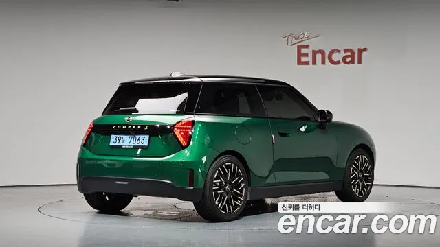 Mini Hatch 2024