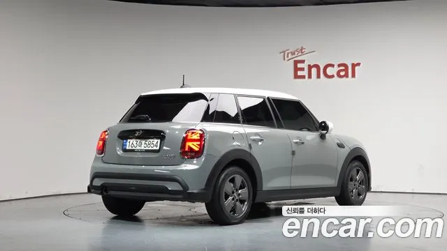 Mini Hatch 2022