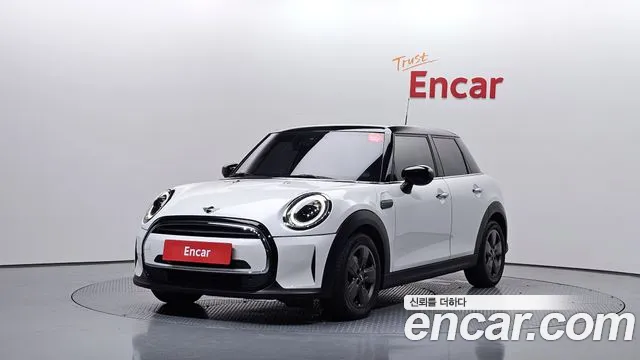 Mini Hatch 2023