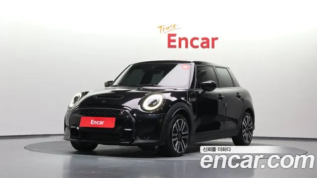 Mini Hatch 2024