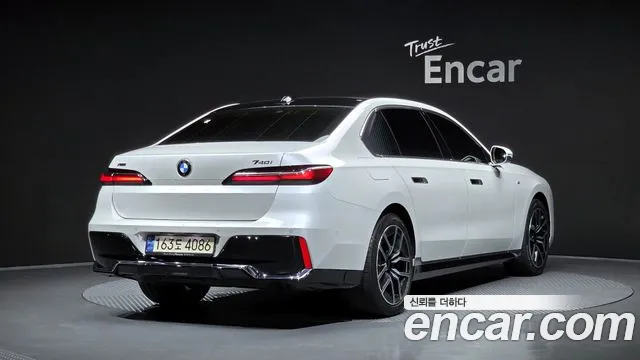 BMW 7 серии 2023