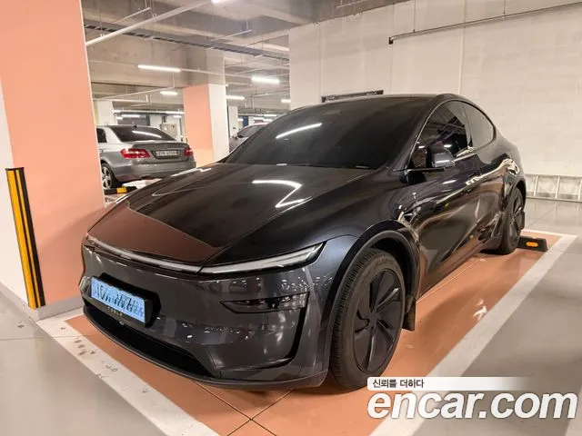 Tesla Model Y 2025