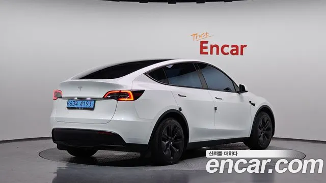 Tesla Model Y 2024