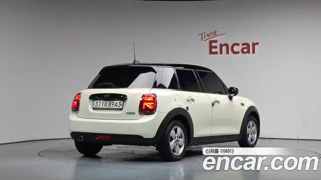 Mini Hatch 2020