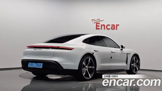 Porsche Taycan 2023