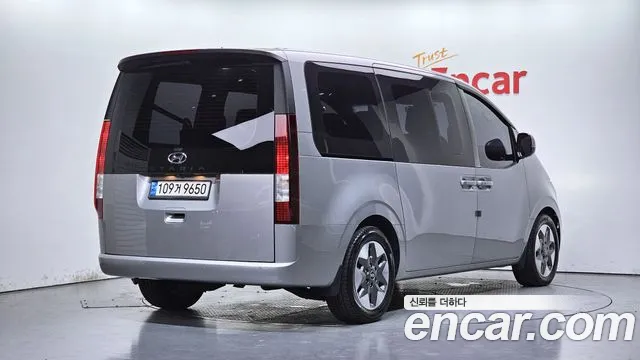 Hyundai Staria 2021