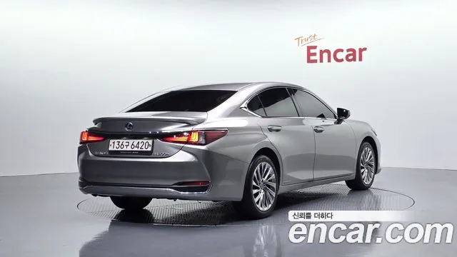 Lexus ES 2021