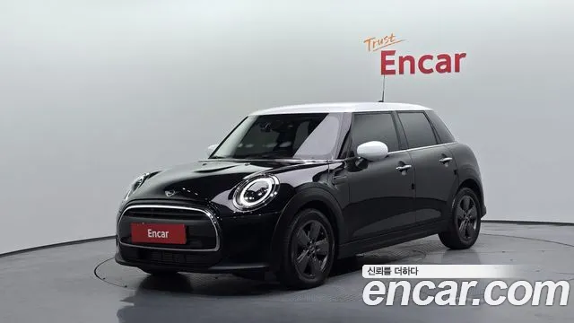 Mini Hatch 2023