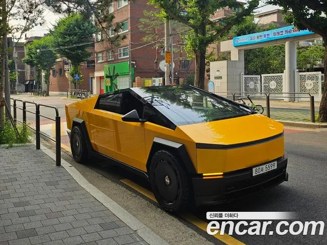 Tesla Cybertruck 2025