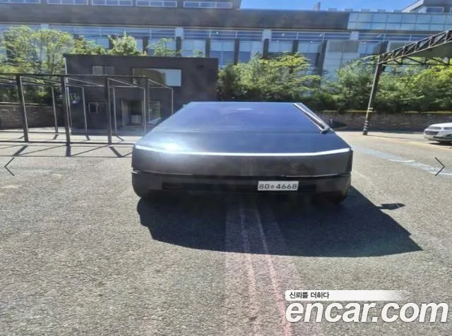 Tesla Cybertruck 2025