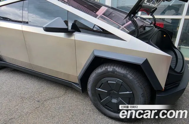 Tesla Cybertruck 2026