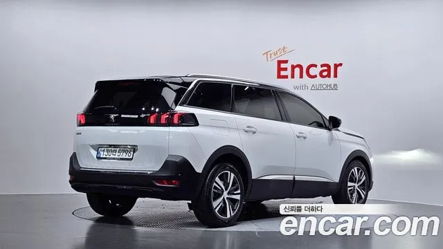 Peugeot 5008 2021