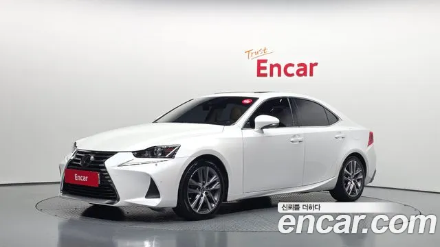 Lexus IS 2019
