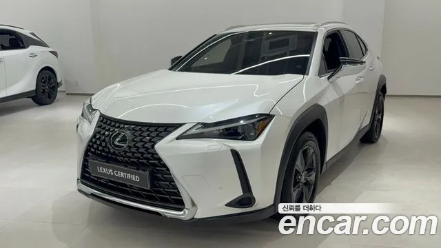 Lexus UX 2025