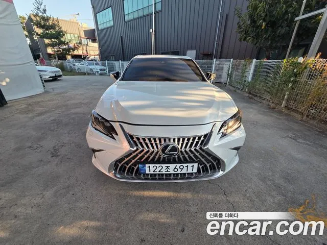 Lexus ES 2025