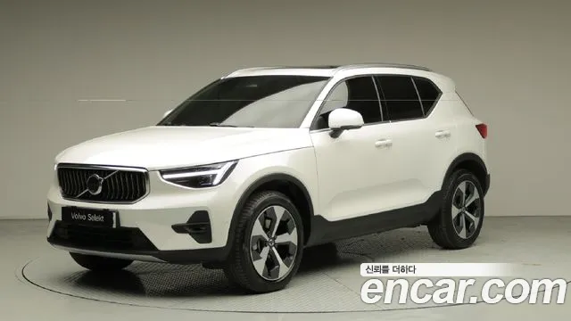Volvo XC40 2025