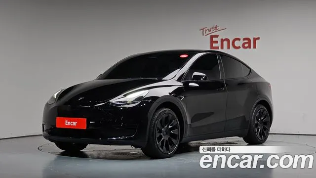 Tesla Model Y 2025