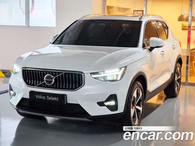 Volvo XC40 2025