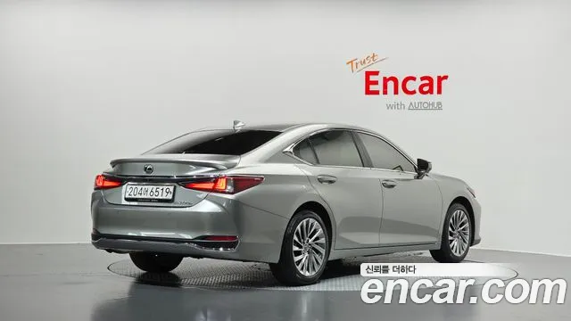Lexus ES 2023
