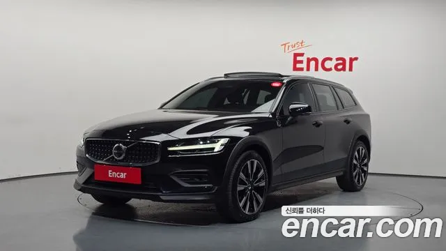 Volvo V60 2025